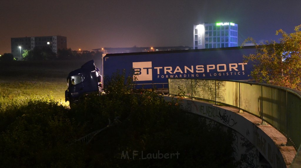 VU LKW umgestuerzt Feldkassel Industriestr Robert Boschstr P230.JPG